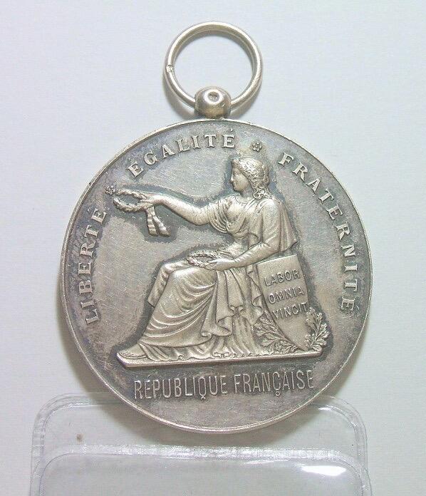 【旋风钱币】1月17日19:00准时开拍 精美欧洲币章、银币银章、第三帝国钱币等 全场包邮！ 【银】法国1905年 玛丽安娜女神坐像高浮雕精制大银章 43MM 29克