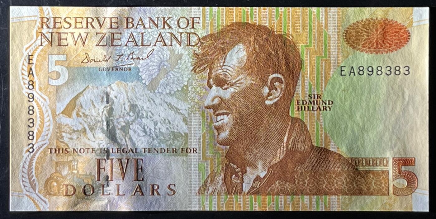 小福收藏拍卖第199期 裸钞场 本期有多张豹子号靓号 瑞士1000法郎 经典提香 毛里求斯首发年大全套 白俄罗斯5000000卢布 苏里南10000盾  爱沙尼亚  苏丹 西班牙 保加利亚 古巴等多国精美纸币 新西兰 1992年 5元 纸钞版少见 无47 数3 unc