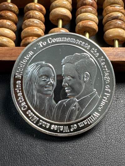 ❤️【币观天下】❤️ 第339期钱币拍卖- 2026.1.16周五晚上6点半场-长期征集拍品 - 威尔士王子威廉与凯瑟琳米德尔顿婚礼纪念章28.28克（无法考证材质及含量，介意慎拍，售出不退）