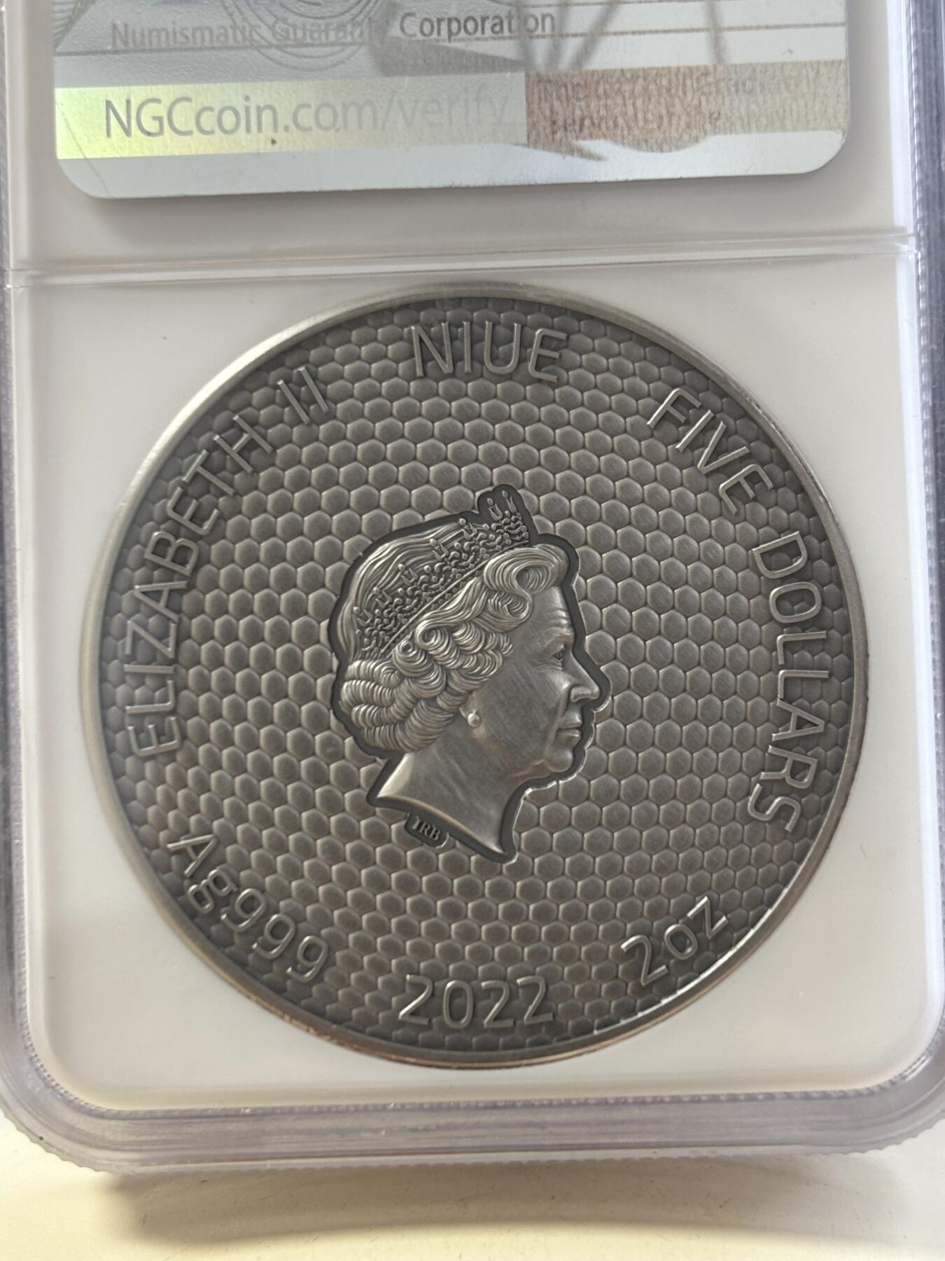 第188期拍卖 纽埃2022年微距昆虫螳螂2盎司仿古彩银币NGC-MS70无盒无证书，999银，发行500枚，