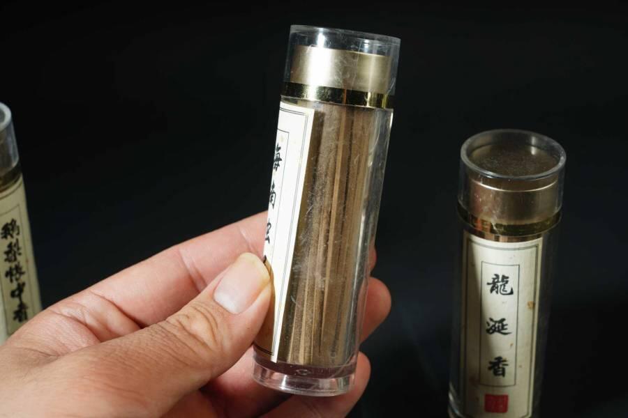 上海都达杂项专场一（全场包邮） 天然海南虫漏、鹅梨帐中香、龙涎香线香条 三筒