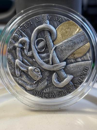 第188期拍卖 - 纽埃2022年月光下的动物系列5绿曼巴2盎司纪念银币，999银，发行500枚
