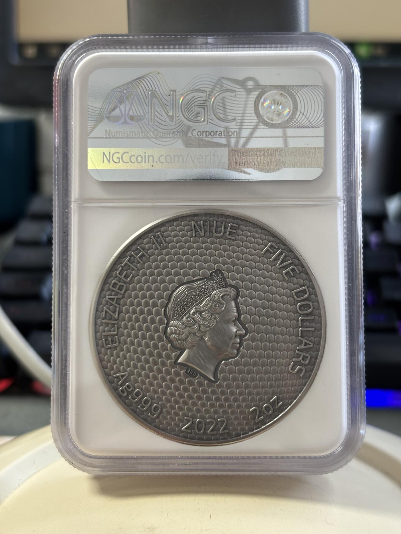第188期拍卖 纽埃2022年微距昆虫螳螂2盎司仿古彩银币NGC-MS70无盒无证书，999银，发行500枚，
