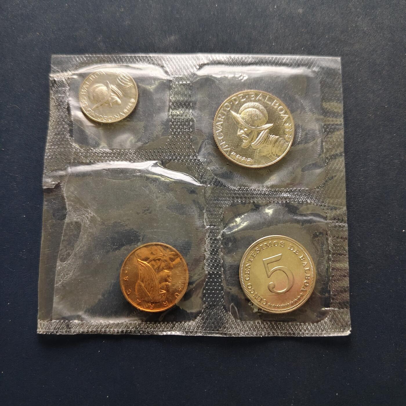 【全场包邮】纯粹捡漏拍494场 巴拿马1968年官方封装精制币4枚一组