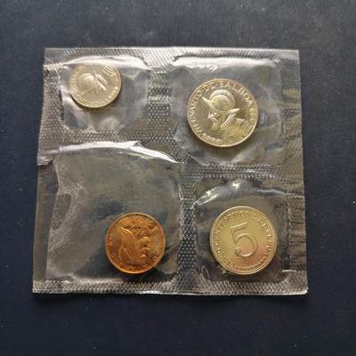 【全场包邮】纯粹捡漏拍494场 - 巴拿马1968年官方封装精制币4枚一组