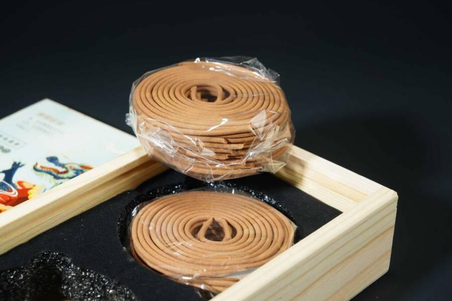 上海都达杂项专场一（全场包邮） 天然龙涎香盘香一盒