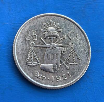 外国优质银币南亚香港苏联等专场，周六九点倒数截拍，满百包邮，持续收拍 - 墨西哥1951 年 25 分银币，正面是国徽鹰蛇仙人掌浮雕，细节饱满；背面天平与 “LIBERTAD” 等元素象征公正自由，历史厚重感与设计美学兼具，温润包浆更添收藏魅力。