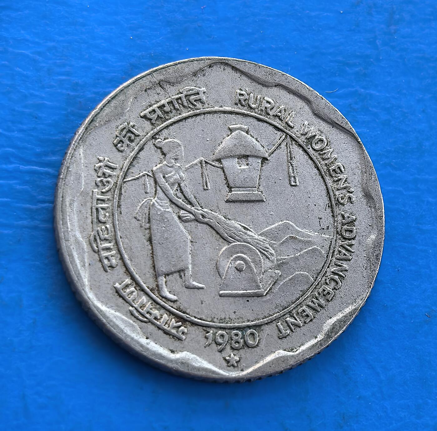 外国优质银币南亚香港苏联等专场，周六九点倒数截拍，满百包邮，持续收拍