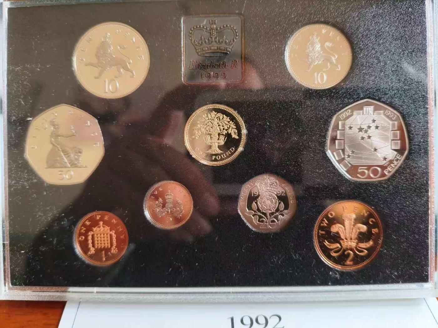 ❤️【币观天下】❤️ 第339期钱币拍卖- 2026.1.16周五晚上6点半场-长期征集拍品 英国1992年精制套币 含稀少的大50便士 欧盟轮值主席国