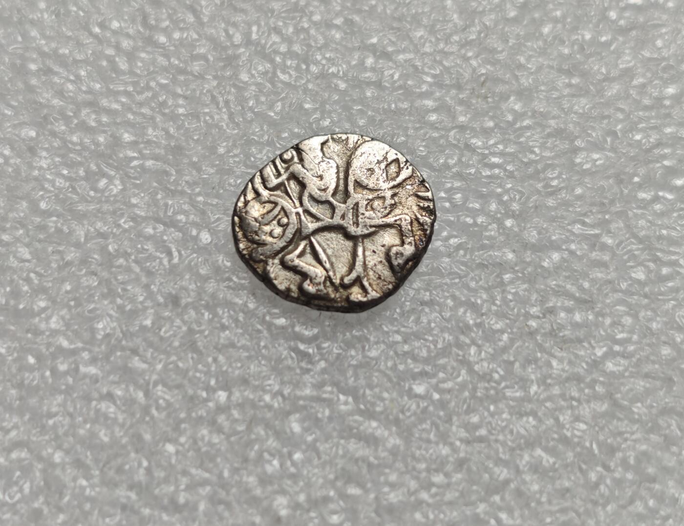 瓶子🏺第225期拍卖会  公元800年沙希王朝牛瘤骑士打制银币