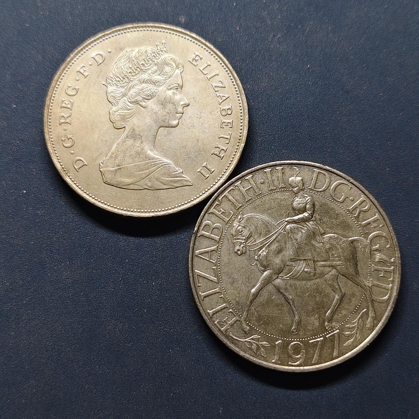 【全场包邮】纯粹捡漏拍494场 英国克朗型纪念币2枚一组