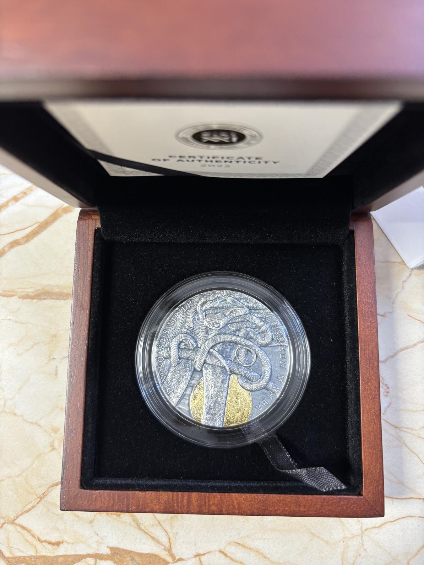 第188期拍卖 纽埃2022年月光下的动物系列5绿曼巴2盎司纪念银币，999银，发行500枚