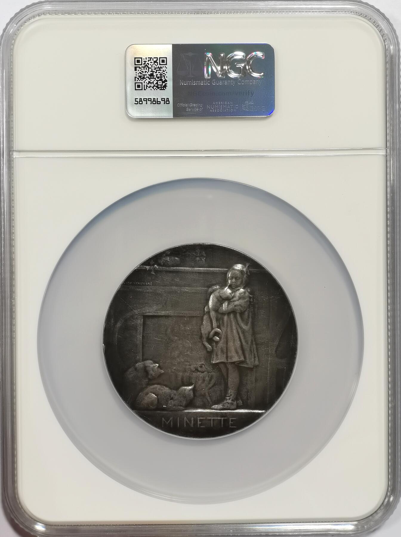 博洋堂世界钱币拍卖第157期（全场包邮） NGC AU58 SAMF作品12号，银章，标题：人生的两季，奥维德·延塞斯作品，60毫米，1902年发行，铸量：铜章150枚，银章102枚，镀银铜章2枚，金章1枚，法定缴存4枚，作者留存2枚，这件SAMF作品在文献中有时也以“玛奈特与小猫咪”的名称被提及。