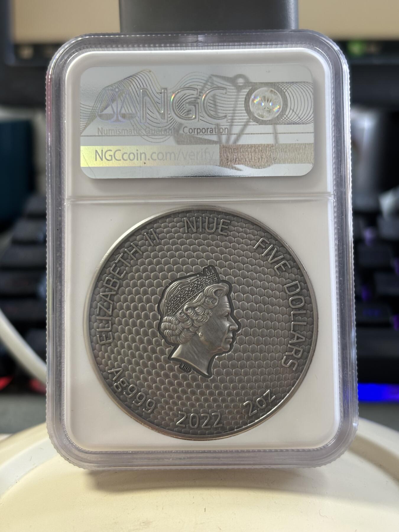 第188期拍卖 纽埃2022年微距昆虫螳螂2盎司仿古彩银币NGC-MS70无盒无证书，999银，发行500枚，
