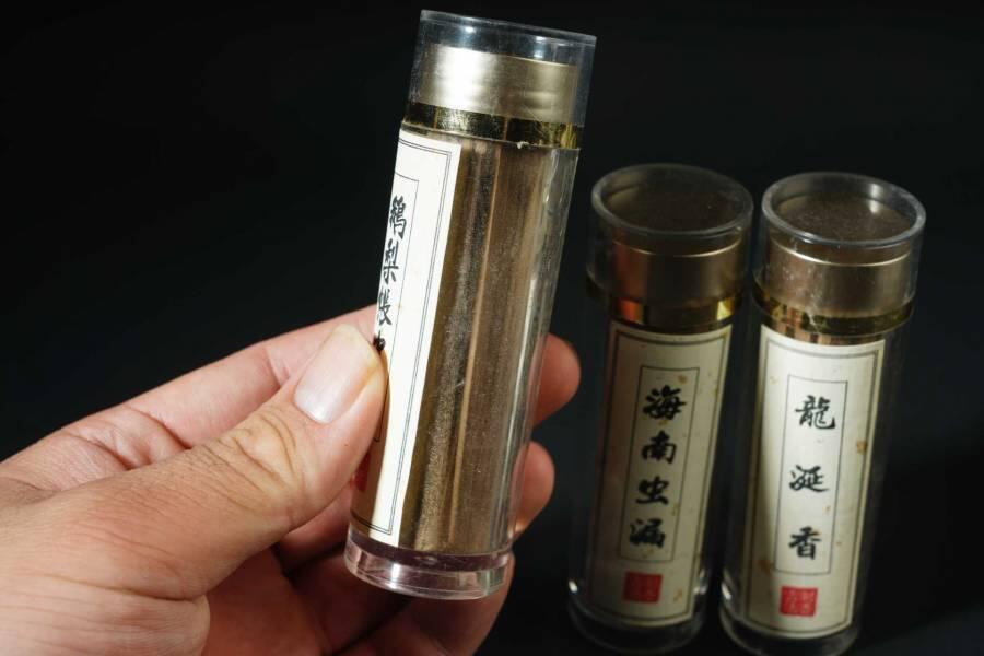 上海都达杂项专场一（全场包邮） 天然海南虫漏、鹅梨帐中香、龙涎香线香条 三筒