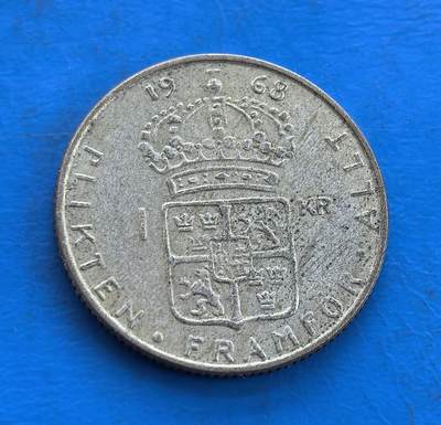 外国优质银币南亚香港苏联等专场，周六九点倒数截拍，满百包邮，持续收拍 - 瑞典1968年古斯塔夫六世・阿道夫 1 克朗银币，正面是国王侧面像，轮廓清晰，尽显北欧王室风范；背面是带皇冠的盾形国徽，细节规整，温润包浆沉淀着 20 世纪中后期的历史底蕴，是兼具欧洲王室风格与时代记忆的收藏币种。