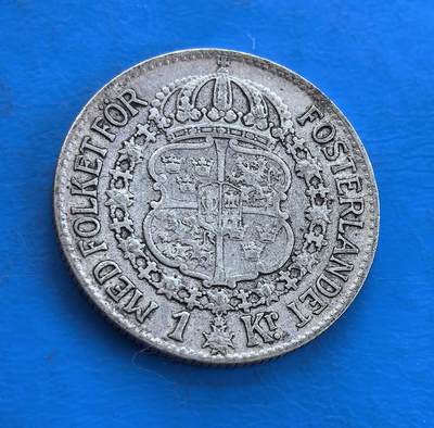 外国优质银币南亚香港苏联等专场，周六九点倒数截拍，满百包邮，持续收拍 - 高银版瑞典1940年古斯塔夫五世 1 克朗银币7.5克纯银价132元，正面是国王侧面像，轮廓沉稳刚毅，尽显北欧王室风范；背面是带皇冠的盾纹国徽，细节厚重，温润包浆沉淀着二战时期的历史底蕴，兼具欧洲王室钱币的收藏价值。