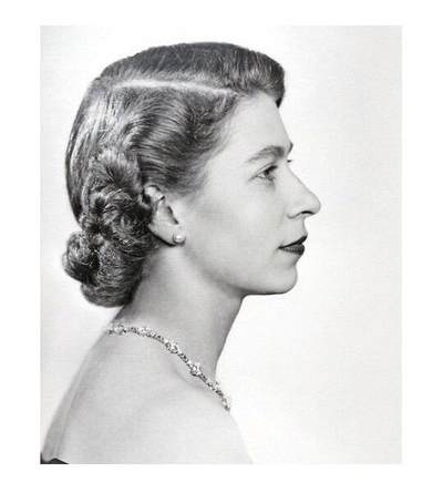 纯手工 英国1963年伊丽莎白珐琅镀金高浮雕精制带釉币章吊坠 带银圈 33MM 纯手工 英国1963年伊丽莎白珐琅镀金高浮雕精制带釉币章吊坠 带银圈 33MM