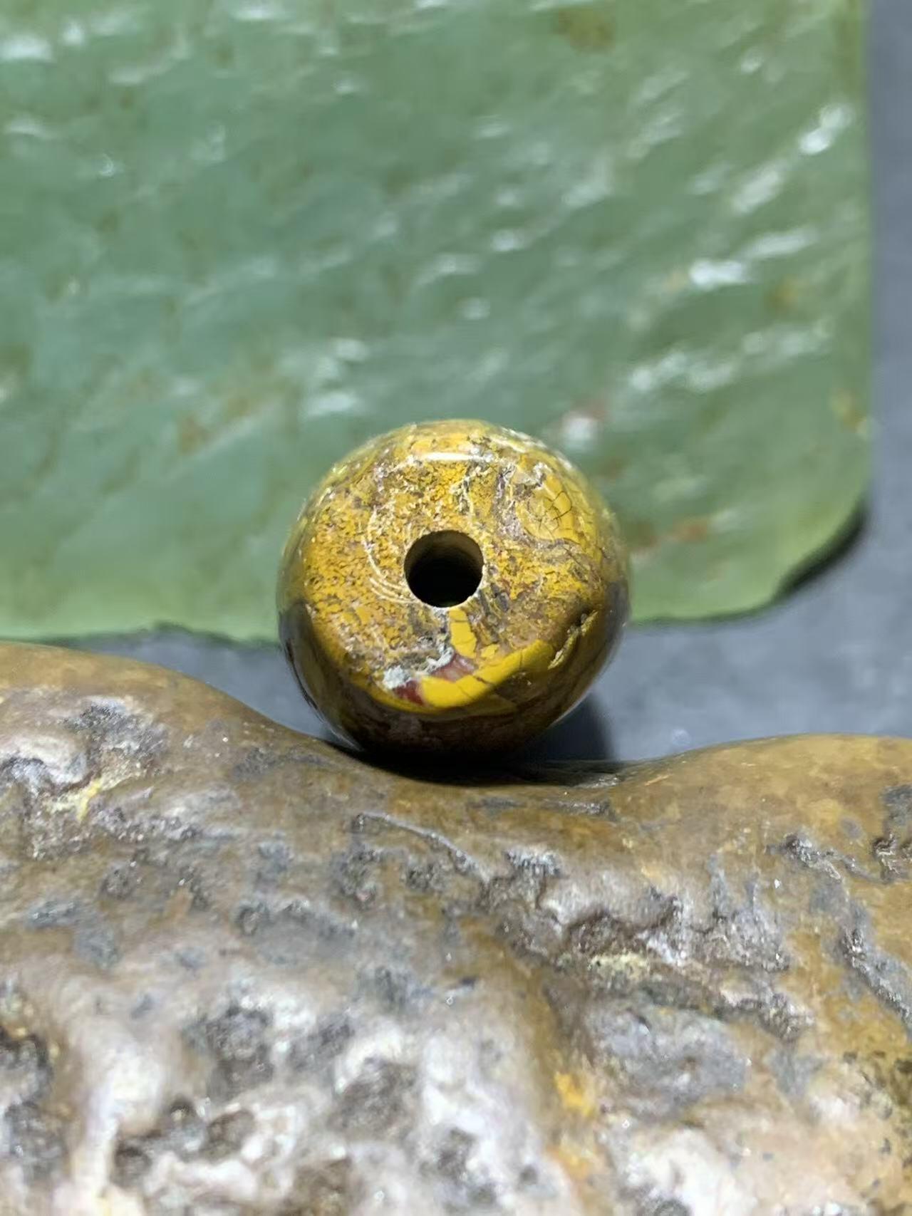 草花纹战国红玛瑙通货桶珠一颗！