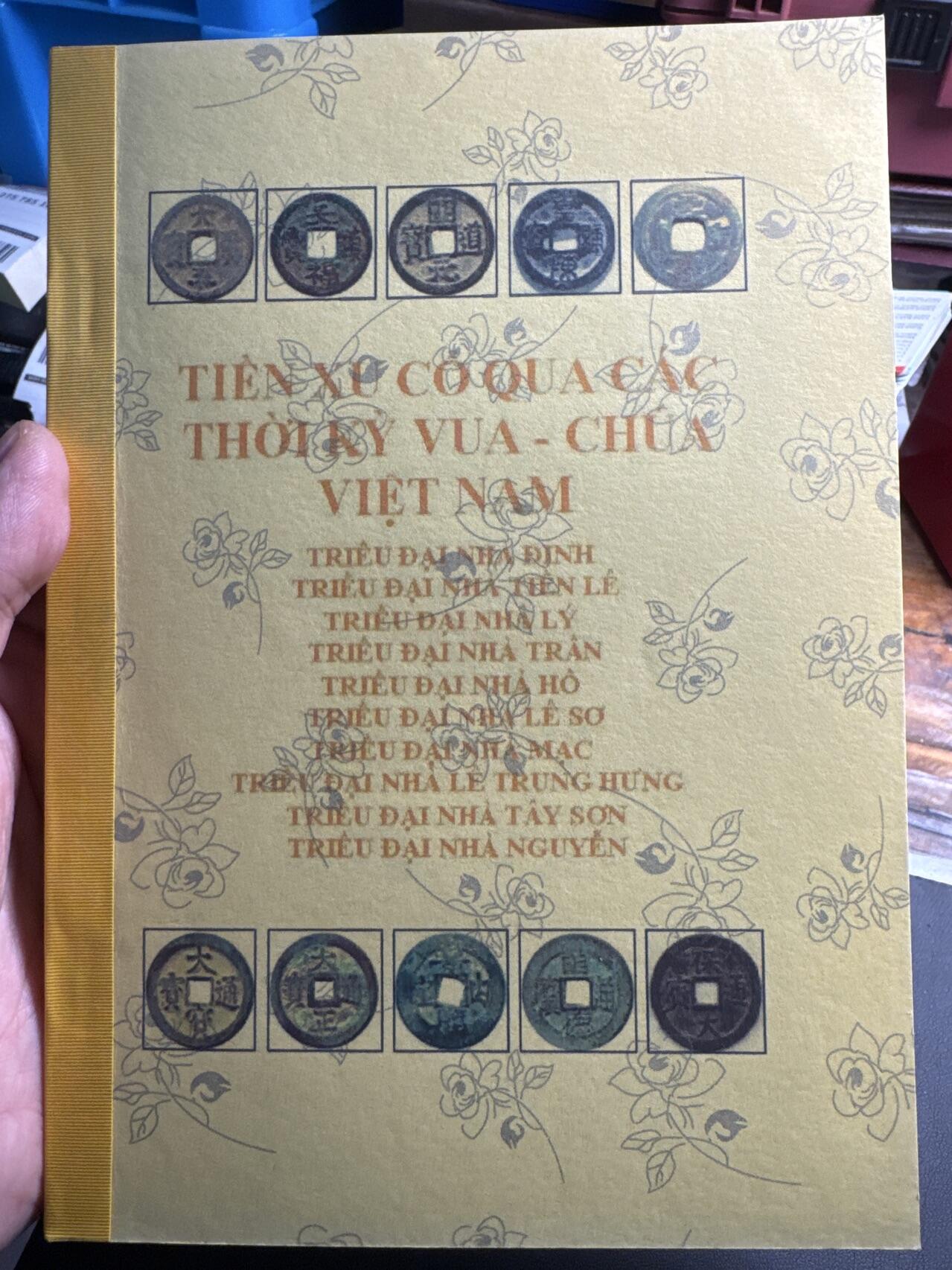 ❤️【币观天下】❤️ 第339期钱币拍卖- 2026.1.16周五晚上6点半场-长期征集拍品 越南本土杂志型目录四本每本大约50到60页胡志明大币商主编不过主编挂了所以就停了内容很好