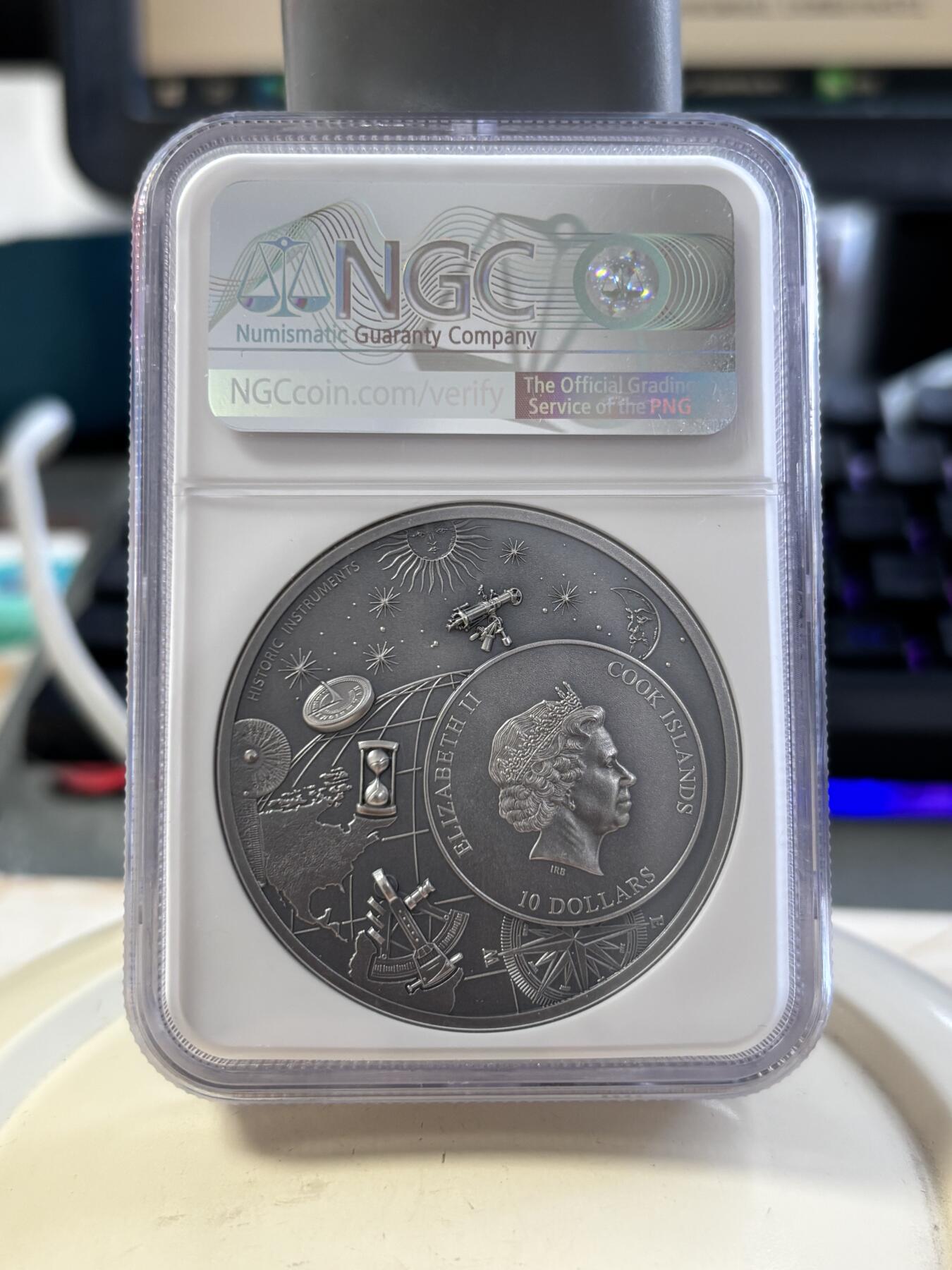 第188期拍卖 获奖库克2023年历史仪器星盘2盎司银币NGC-MS70首无原盒证书，999银，发行1500枚，获克劳斯2024年度最佳克朗币大奖