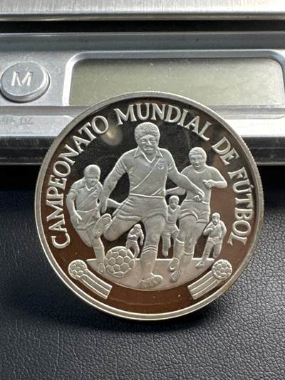 ❤️【币观天下】❤️ 第339期钱币拍卖- 2026.1.16周五晚上6点半场-长期征集拍品 - 秘鲁1982年世界杯大银币23.7克925银，市面上很少见到的品种