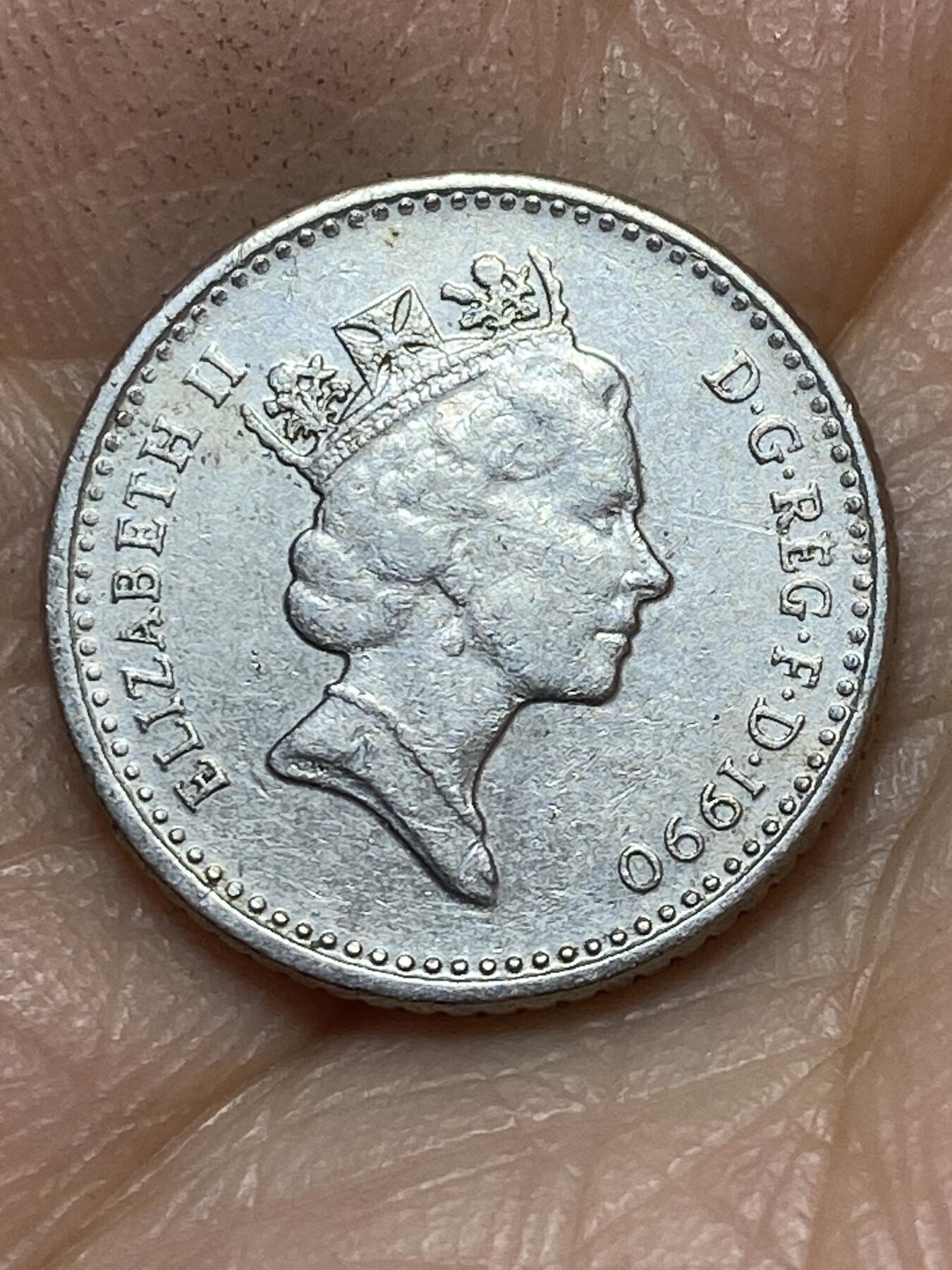 2026年第七场(总第一百七十六场）外国好品散币场(免佣金) 英国🇬🇧1990年5便士(伊丽莎白二世中年高冠)