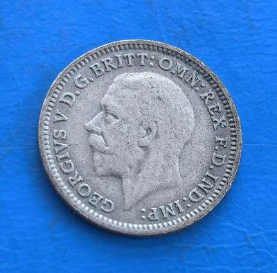 外国优质银币南亚香港苏联等专场，周六九点倒数截拍，满百包邮，持续收拍 - 英国1931 年乔治五世 3 便士银币，正面是国王侧面像，轮廓沉稳刚毅，尽显英联邦王室风范；背面橡果与枝叶纹设计清新雅致，温润包浆沉淀着大萧条时期的历史痕迹，是兼具英伦特色与时代记忆的收藏小币。