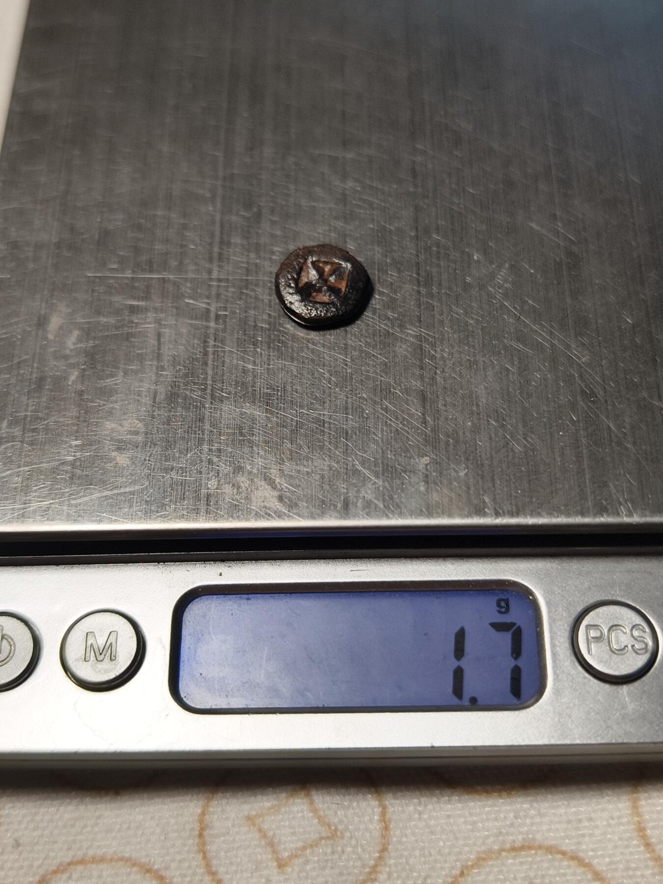 抚柳草堂-第八期章牌钱币 奖章勋章限时免佣 满百包邮 放漏专场 三佛齐王国末期至满者伯夷王国早期打制小银币 1.7g重正面有檀香花徽记，背面爪哇岛文，面值1 Unit或称Masa