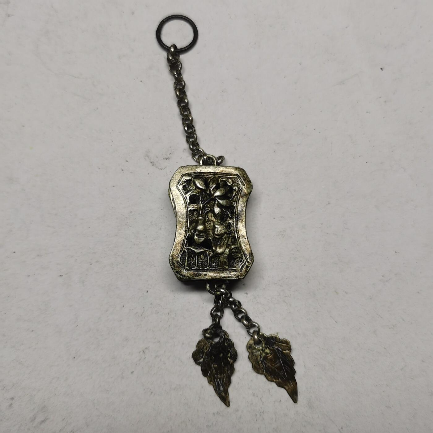 杂件专场94期 清代老银香囊，带款