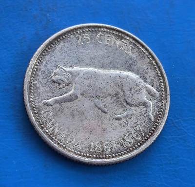 外国优质银币南亚香港苏联等专场，周六九点倒数截拍，满百包邮，持续收拍 - 加拿大1967 年联邦百年 25 分银币5.8克纯银价100元，正面是伊丽莎白二世女王的年轻侧面像，轮廓精致优雅；背面为奔跑的猞猁浮雕，纪念加拿大建国百年，银质包浆温润，兼具历史纪念与收藏价值。