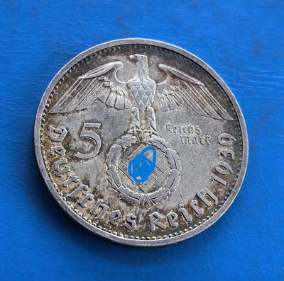外国优质银币南亚香港苏联等专场，周六九点倒数截拍，满百包邮，持续收拍 - 德国1939 年兴登堡 5 马克银币，正面是兴登堡侧面像，轮廓沉稳刚毅；背面帝国鹰纹环绕 “5” 字样，细节饱满，历史厚重感强烈，温润包浆沉淀岁月痕迹，是兼具历史意义与收藏价值的币种。