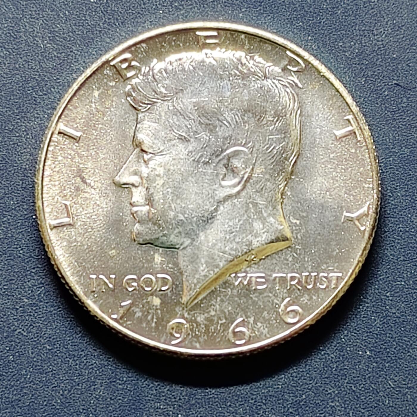 【全场包邮】纯粹捡漏拍494场 美国1966年肯尼迪半元银币【30.6毫米11.5克，纯银价约92元（按20元银价折算）】