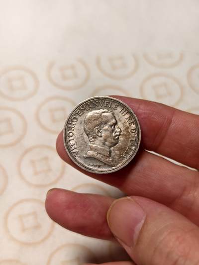 抚柳草堂-第八期章牌钱币 奖章勋章限时免佣 满百包邮 放漏专场 - 1915意大利维克托里奥努玛埃莱三世 马车2里拉银币 重10.1g 雕刻精美 非常漂亮的品种