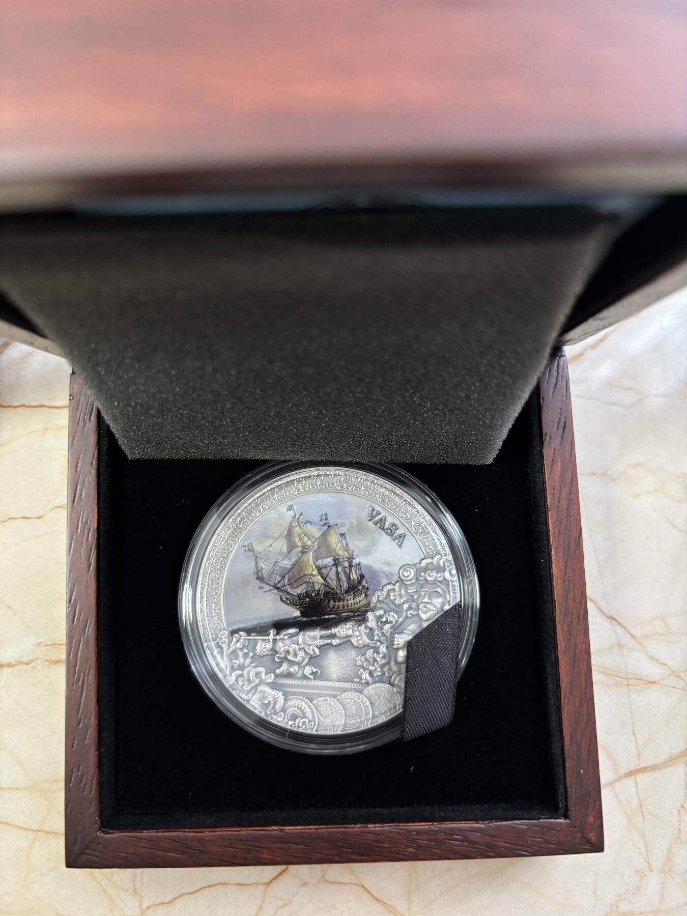 第188期拍卖 纽埃2021年沉船系列瓦萨号2盎司仿古彩色纪念银币，999银，发行500枚