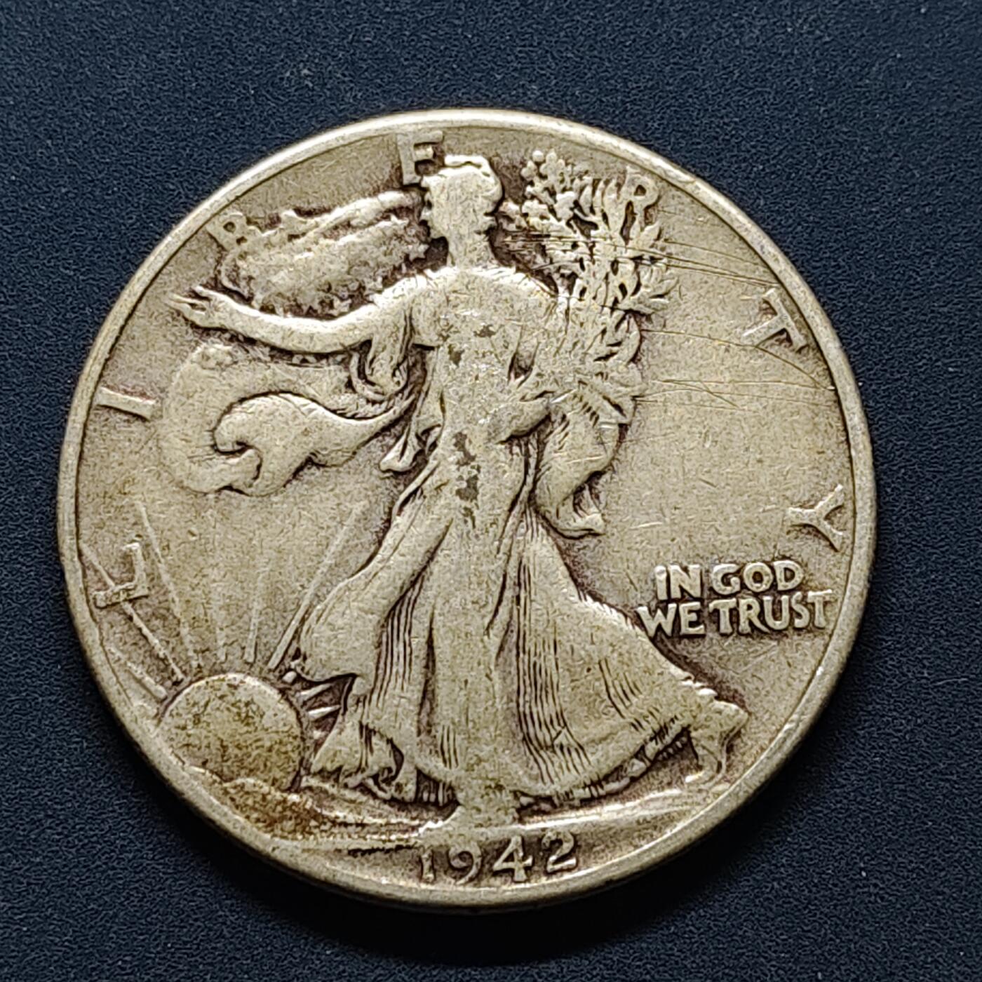 【全场包邮】纯粹捡漏拍494场 美国1942年行走女神半元银币【30.6毫米12.5克，纯银价约224元（按20元银价折算）】