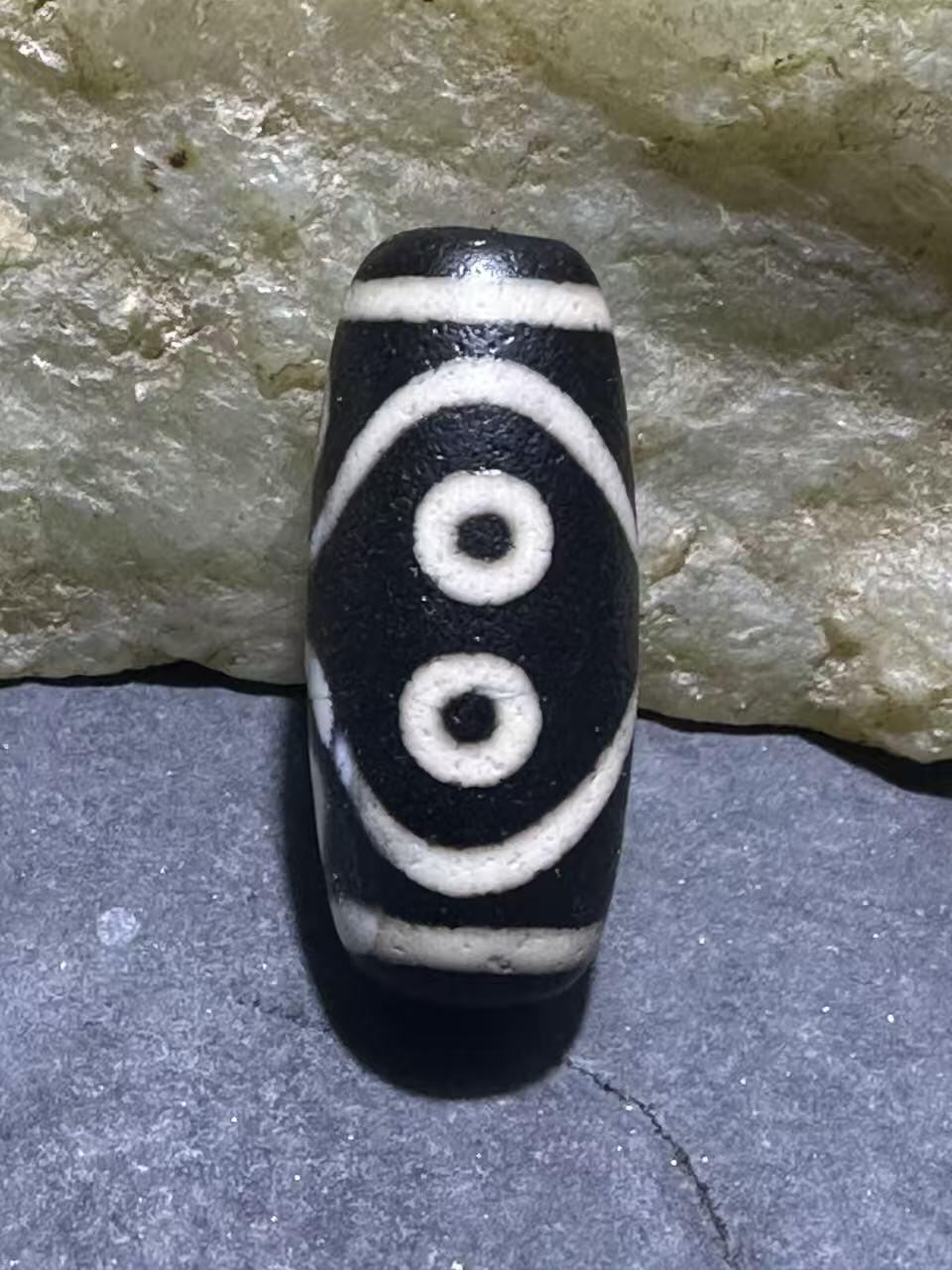 仅此一颗，藏传八眼随形天珠一颗，