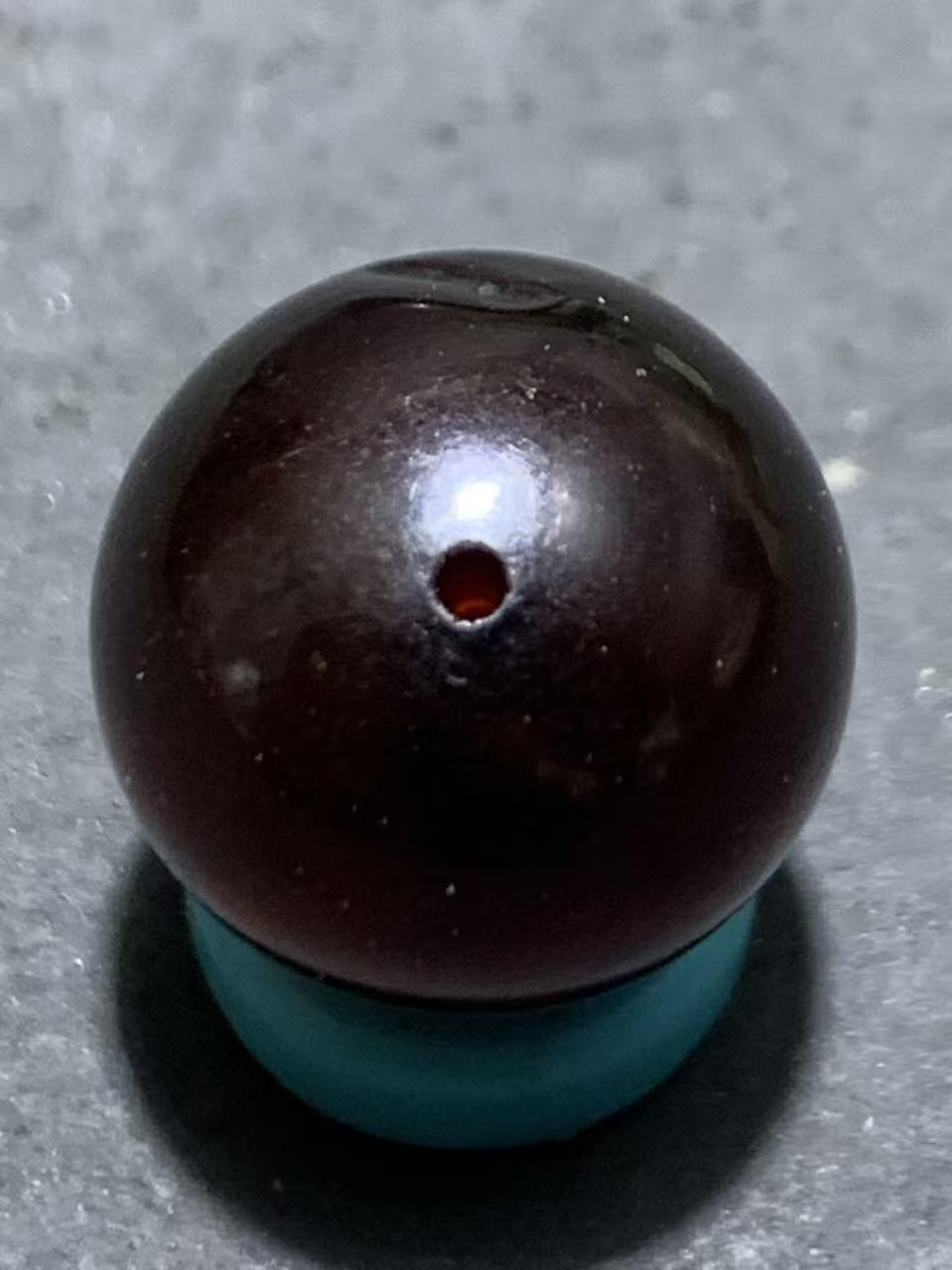 天然乌克兰血珀通货圆珠一颗，