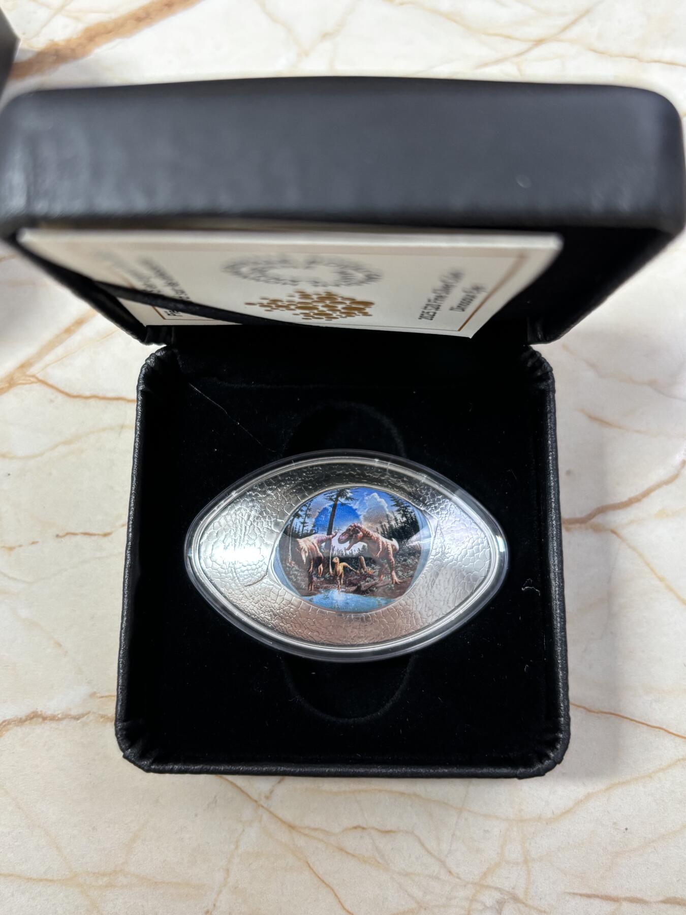 第188期拍卖 加拿大2025年恐龙之眼系列塔纳托龙1盎司椭圆形彩色银币，999银，发行8500枚