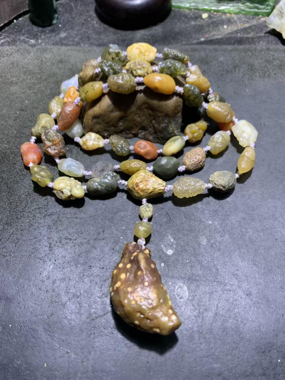 精美阿拉善多彩筋脉石玛瑙高玉化鱼籽纹吊坠项链一条，