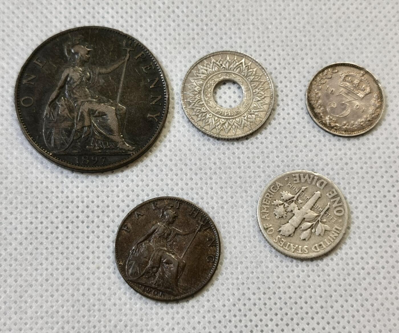 甄臻铺-世界币章拍卖（第48期）精品场拍品征集中，送拍享返佣金等优惠多多 五枚一组，罗斯福10分银币、泰国萨当银币、维多利亚三便士银币、1便士大铜币、1法新铜币