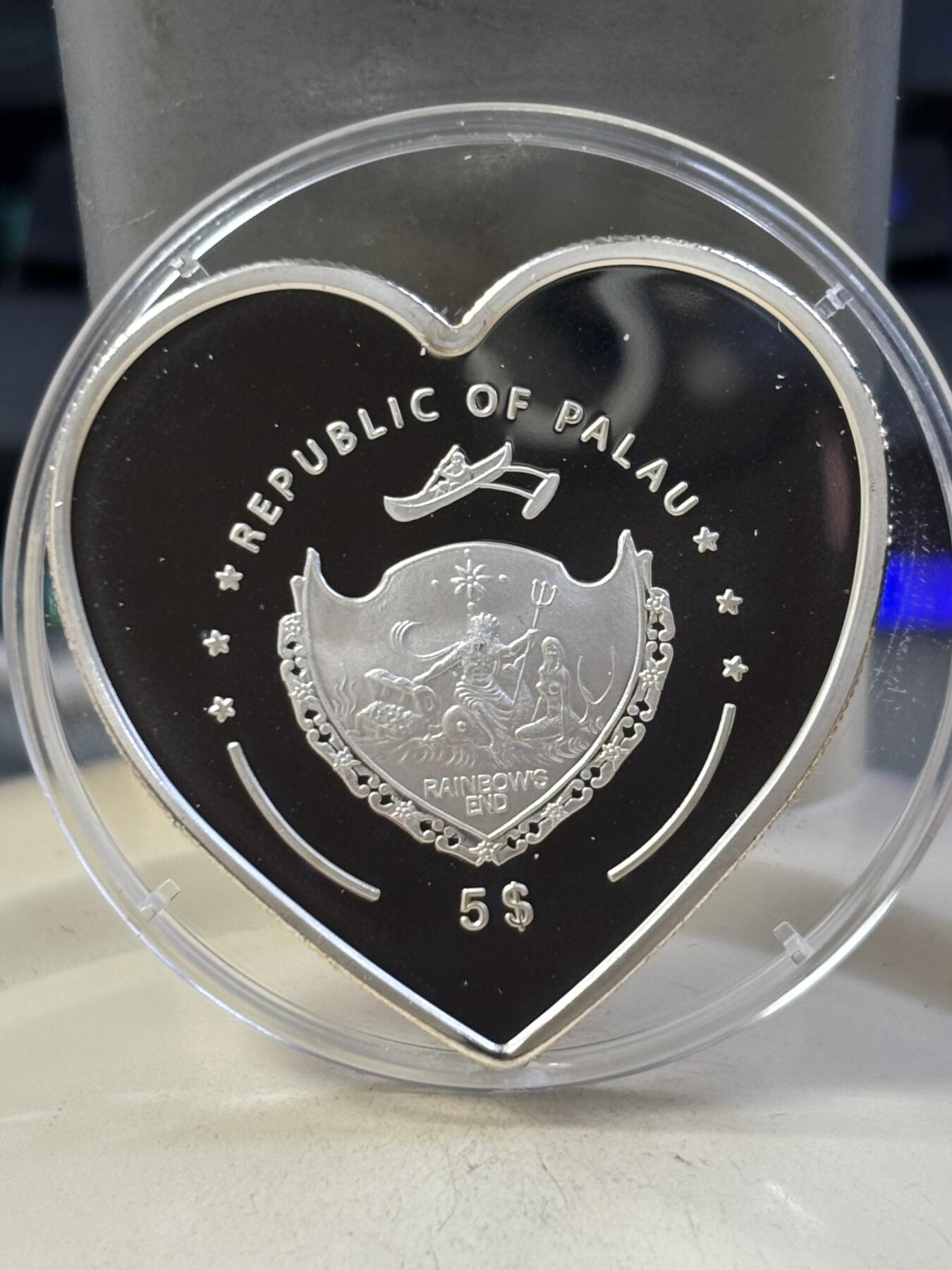 第188期拍卖 帕劳2007年天使玫瑰无尽的爱心形纪念银币，925银，25克，发行2500枚