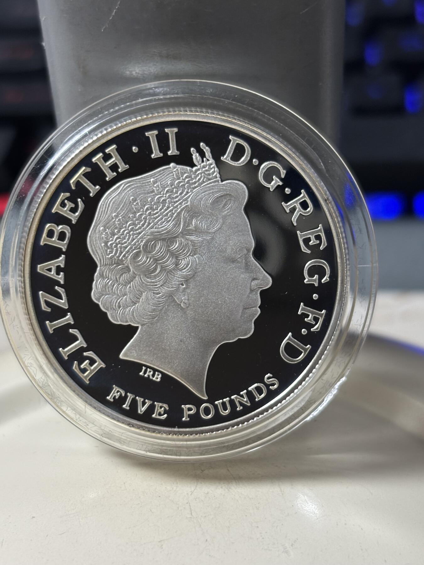 第188期拍卖 英国2004年英法友好协议100年精制加厚纪念银币，925银，56.56克，发行200枚，边缘有氧化