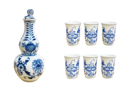 上海拍卖行2025年秋季古董珍玩拍卖会 - 德国梅森手绘青花清酒具配托盘