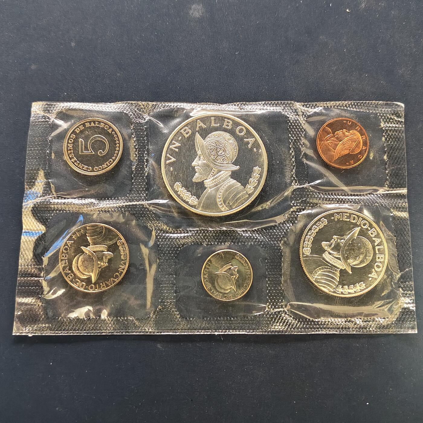 【全场包邮】纯粹捡漏拍495场-持续更新中 巴拿马1967年官方封装套币-含2枚银币