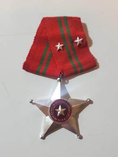韵星假日拍卖第三十七期 -- Rimey Holidays Auction 37 - 越南社会主义共和国二级战功勋章 越中战争时期版本