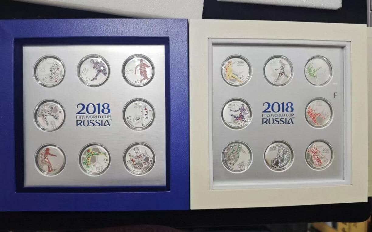 洪涛臻品批发群 精选邮票限时拍卖第1228期  2018俄罗斯世界杯纪念银章套装，包装完好，每个银章1克，共21枚银章，共计21克，Ag999银，官方发行有鉴定证书。有一定收藏价值。2018世界杯期间购入价格1100多元。共购入两件，此拍品为其中一件，不带发票《此拍品包邮》