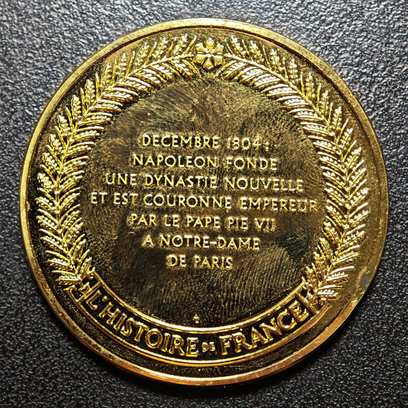 【德藏】世界币章拍卖第162期（拍品征集中~欢迎藏友联系） 现代 法国历史拿破仑一世加冕镀金纪念银章(章的图案是雅克-路易·大卫名画 拿破仑加冕 中的核心场景）直径约：44.4mm；重约：37.3g