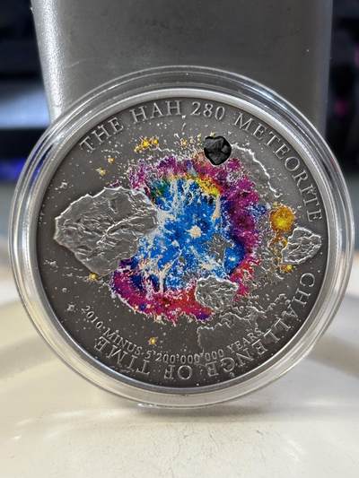 第188期拍卖 - 库克2010年镶嵌利比亚HAH280陨石彩色仿古纪念银币,25克，发行2500枚，