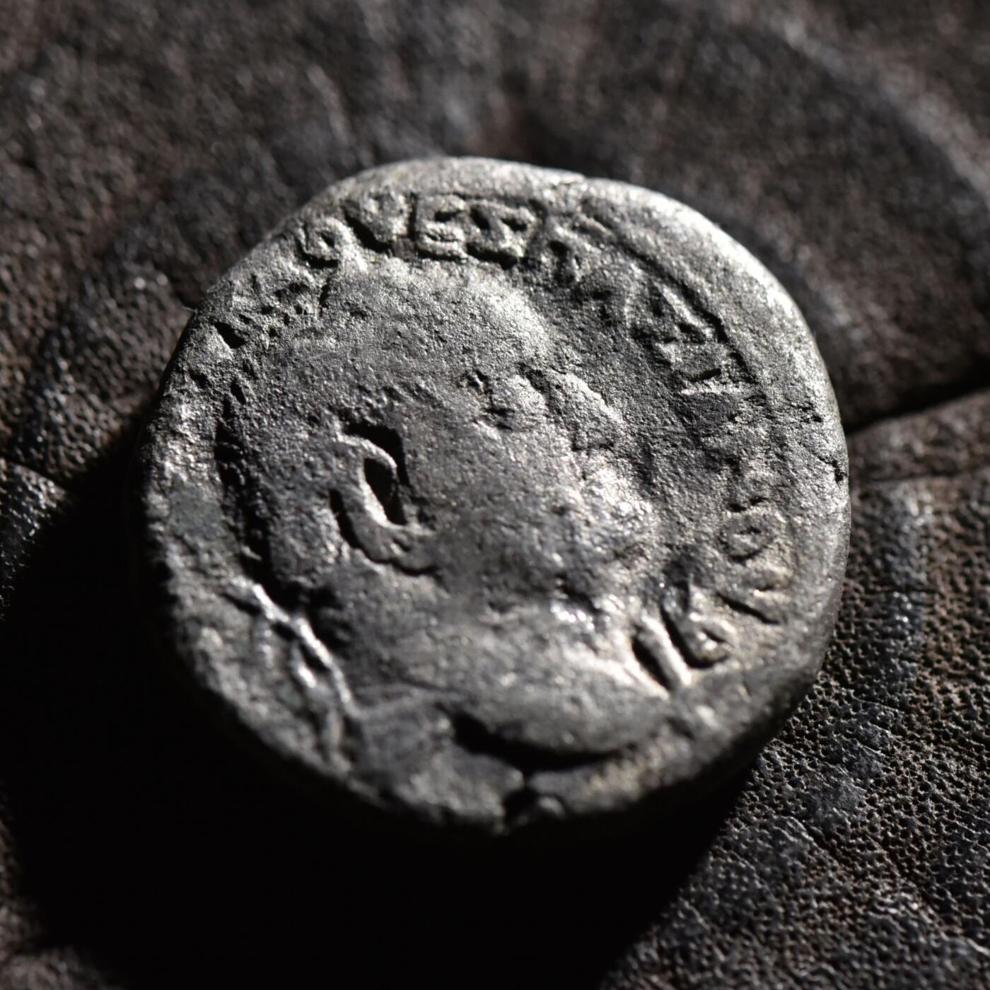 【良泉】【春节前最后一场】2月5日晚19.30点开拍！208组，本场结束后预存钱币的朋友请告知，将连同本场拍品一起邮寄，预祝诸位春节愉快！  【藏家出品A】13.03克，古罗马帝国，埃及行省，公元70年【少见】弗拉维王朝第一位皇帝韦斯巴芗，背希腊和平女神厄瑞涅 四德拉克马银币，亚历山大港造币厂打制